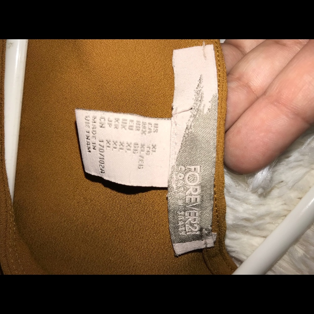 Rust colored top - Picture 2 of 4